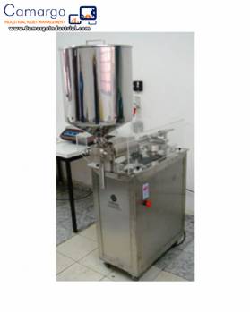 Filling machine for hot pasty products