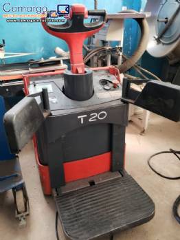 Electric pallet truck Linde