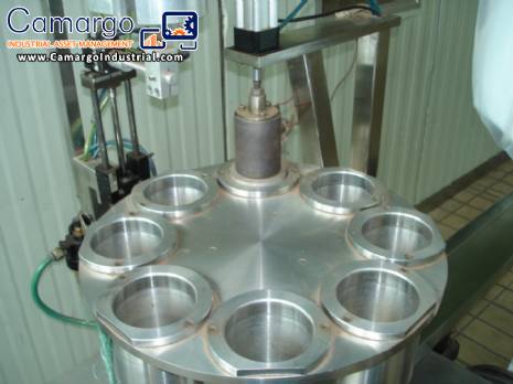 Capper for flasks with aluminum seal