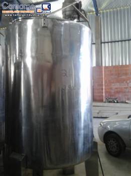 Stainless steel tank with simple shirt and mixer