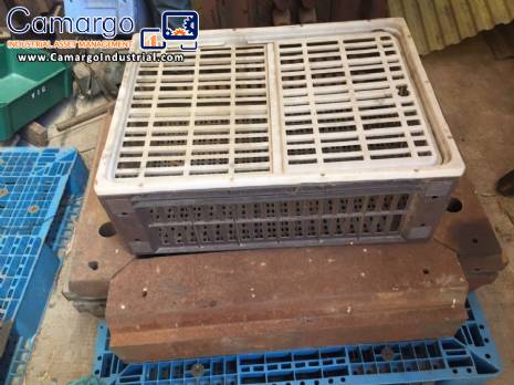 Mold for injection of plastic doors