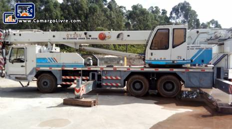 Crane for 25 ton Zoom Lion