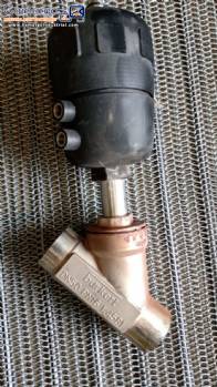 Burkert pneumatic inclined seat on off valve