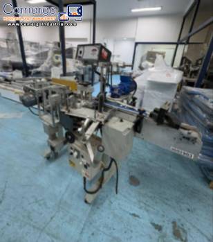 Self-adhesive labeling machine for cylindrical bottles Bauch Campos