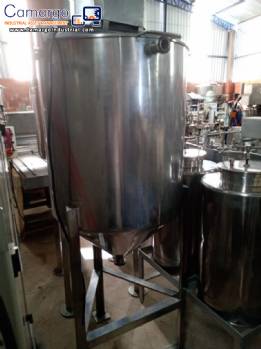 Stainless steel tank for stirring products