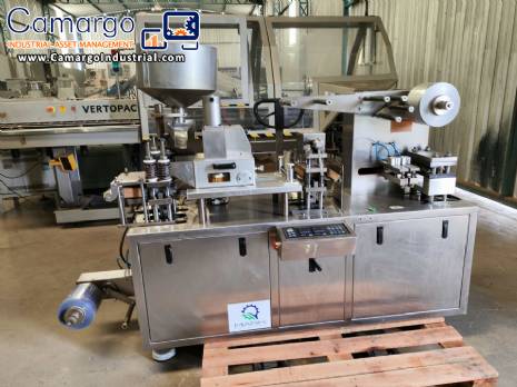 Automatic blister machine for thermoforming blister packs of tablets and capsules