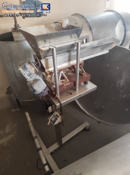 Incalfer NHS SAIDTEC extra-thin, wavy, batch-produced shoestring potato chips.