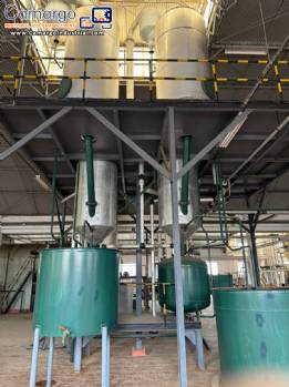 Glycerin distillery with tank, evaporator concentrator and filter thinks
