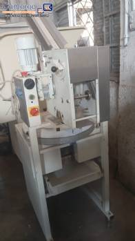 DELL'ORO automatic dough divider and rounder for pizza dough. DELL'ORO automatic dough divider and rounder for pizza dough.