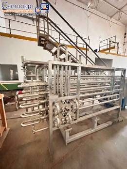 FAMONTE stainless steel spiral tubular pasteurizer, 3,500 liters per hour, for fruit pulp, juices, dairy products, and dairy products. FAMONTE stainless steel spiral tubular pasteurizer, 3,500 liters per hour, for fruit pulp, juices, dairy products, and dairy products.