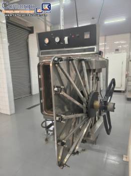 Industry for the manufacture of autoclaved natural pet food in jars and cans, 3 tons per day. Industry for the manufacture of autoclaved natural pet food in jars and cans, 3 tons per day.