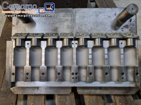 Mold for blow molding machines Mold for blow molding machines