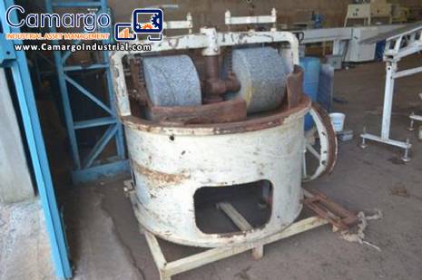 Stone melanger for chocolate 310 liters Stone melanger for chocolate 310 liters
